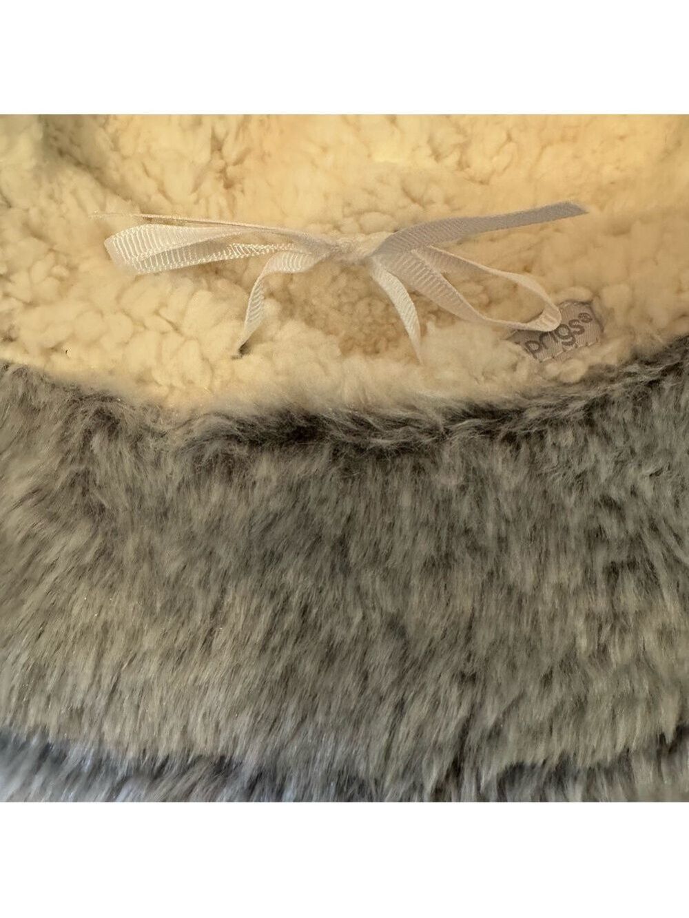 Sprigs Reversible Faux Fur/Sherpa
Bucket Hat
NWT
Gray/Beige
One Size Fits Most - Picture 6 of 8